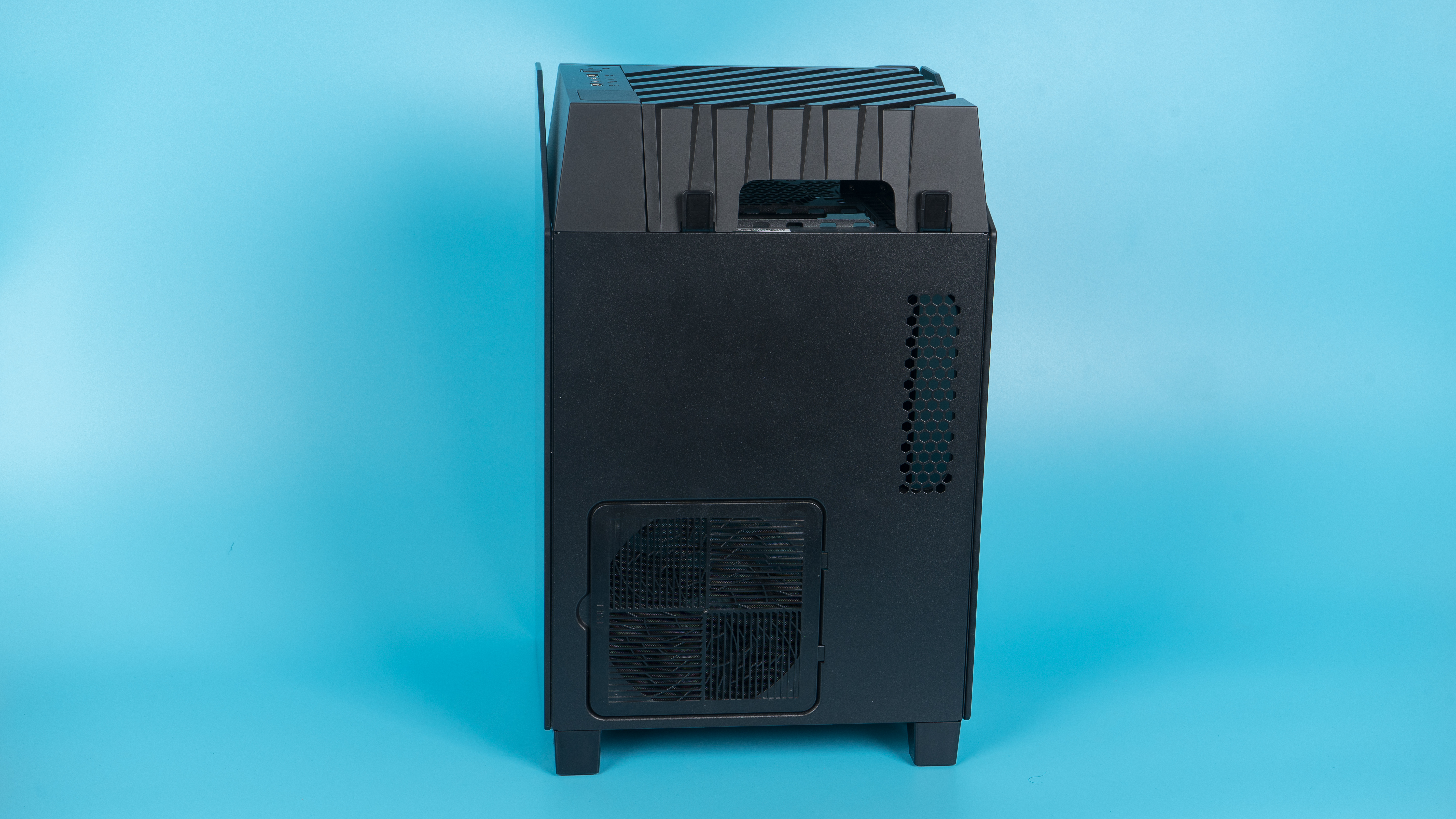 搭建R9 3900X ITX垂直风道机箱，12核PR渲染输出快，超频也无压力