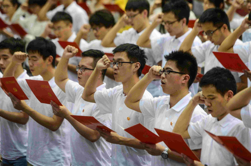 大学生入党有诸多优势，但想要顺利入党，学生要注意以下4个方面