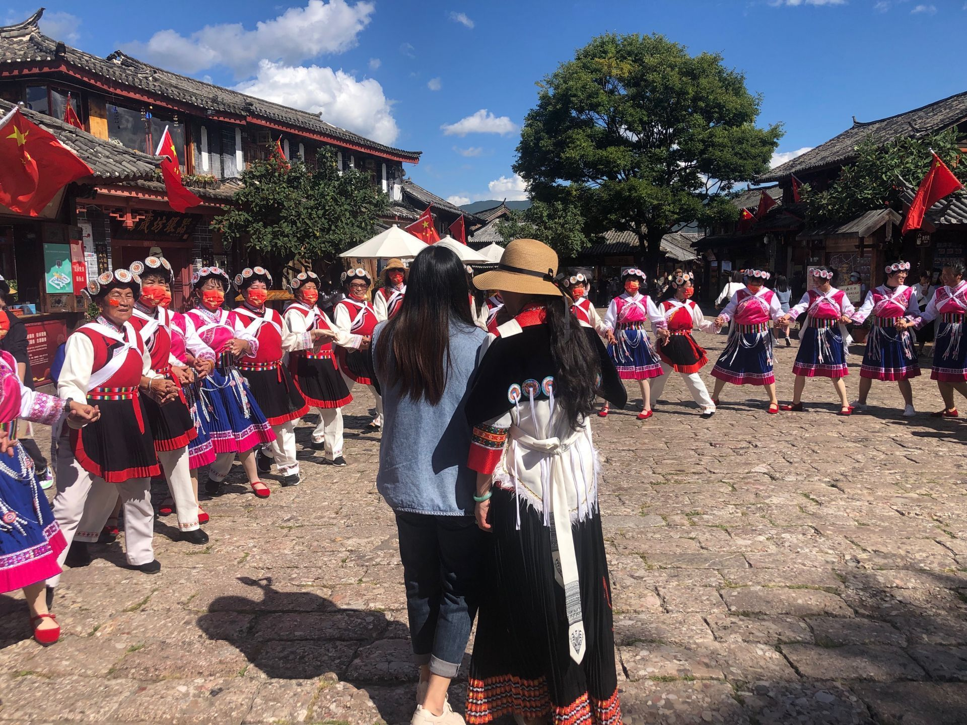 旅游市场回暖！国庆七天丽江接待游客突破120万人次，收入超10亿