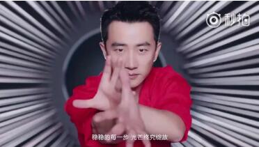 沈腾拍彩妆广告，还在线涂口红试色，沈叔叔是想劝人拔草吧……