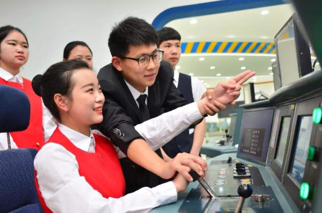 毕业后想进入铁路局，4所交通类大学不要错过，就业率高待遇好