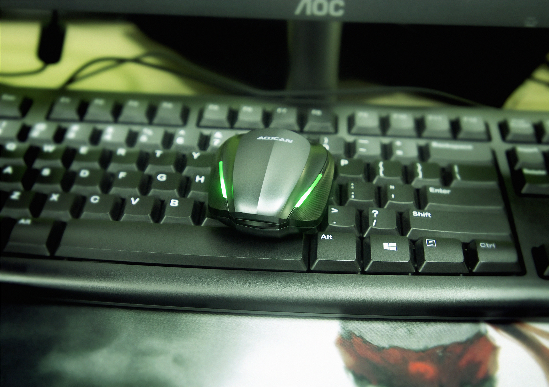 职业电竞战队联合操刀，专为游戏玩家深度定制，奥恳ES07耳机体验