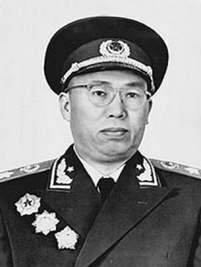 十大元帅中有三位湖南籍，其中唯一大学生是湖南籍的陈毅元帅。