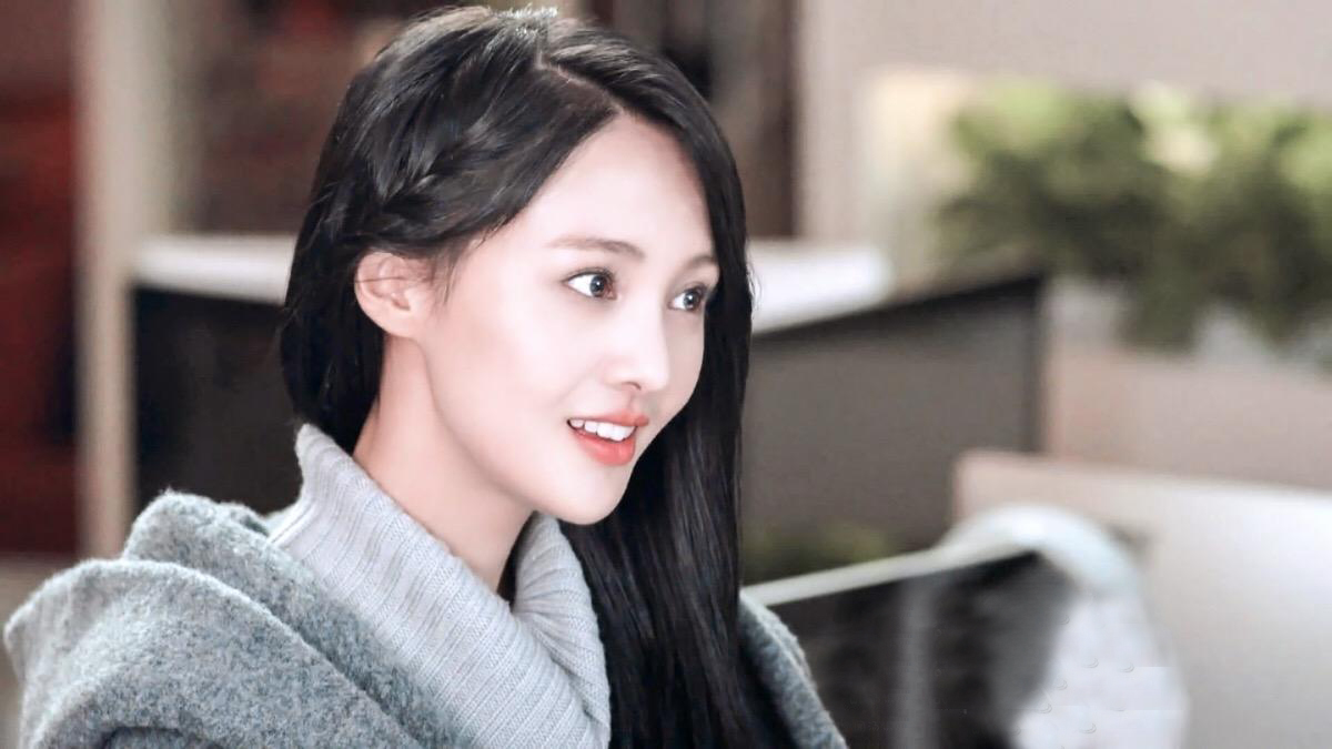 不过,即便郑爽已没有复出之心,但是在郑爽身上的"危机"暂时还没有解除