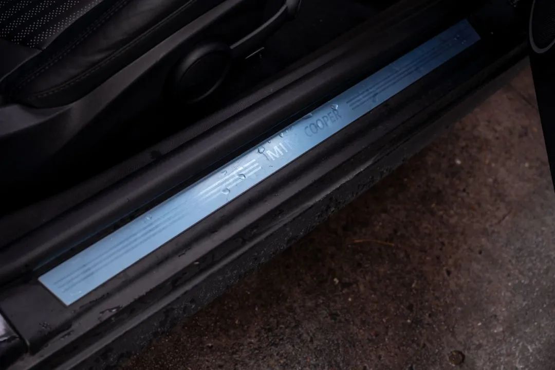 MINI COOPER Excitement：代步车不敷衍，操控、外形讲品味