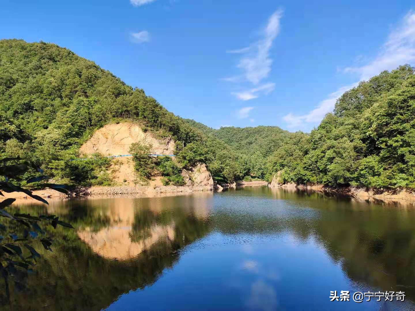 没有机械设备，靠肩膀抬大石，这三个大队如何建起这座壮观水库？