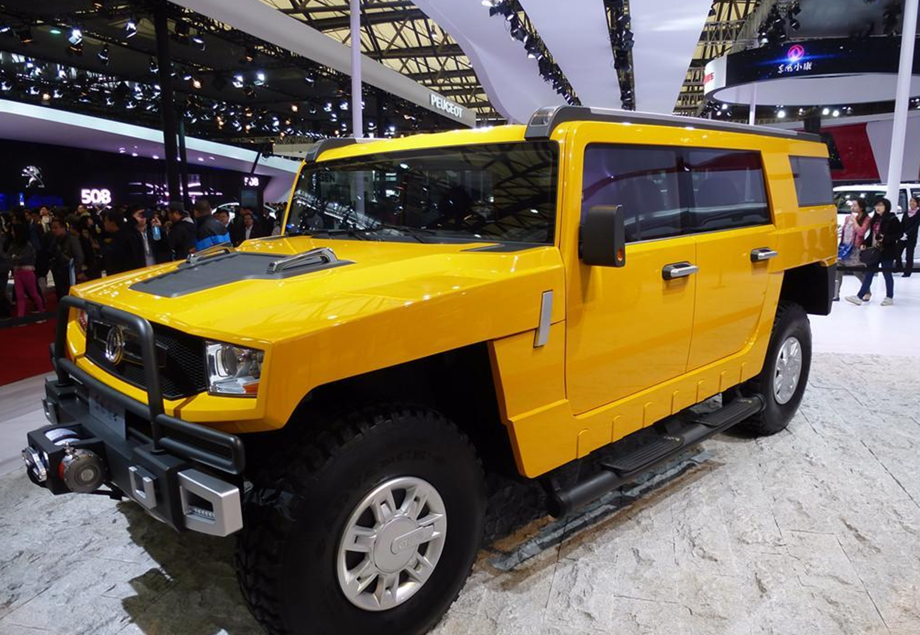 美国军车是悍马,德国军车用奔驰,看到中国军车:这是实力派