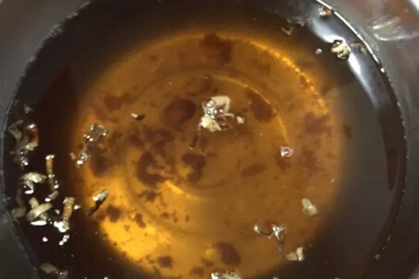 不粘锅做菜等于吃“毒”，还会致癌？央视的试验，告诉你真相