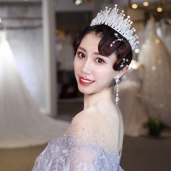 华师大理科女生，获世界小姐中国区冠军，真是集美貌与才华于一身