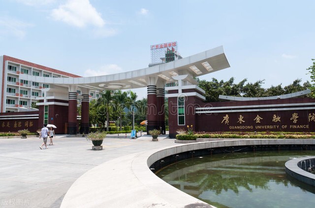 超高性价比大学：中等生去大城市的选择