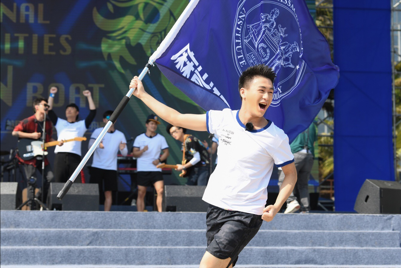 清纯姐妹变整容怪，靠花边博眼球，BY2手握好牌亲自打烂