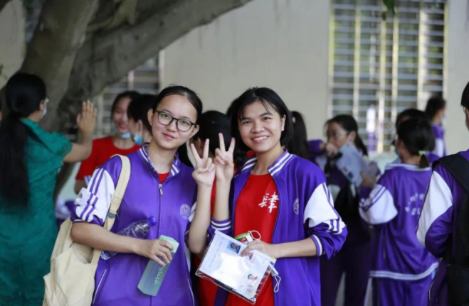 河南美女学霸火了，高考总分643数学满分，称不写数学题浑身难受