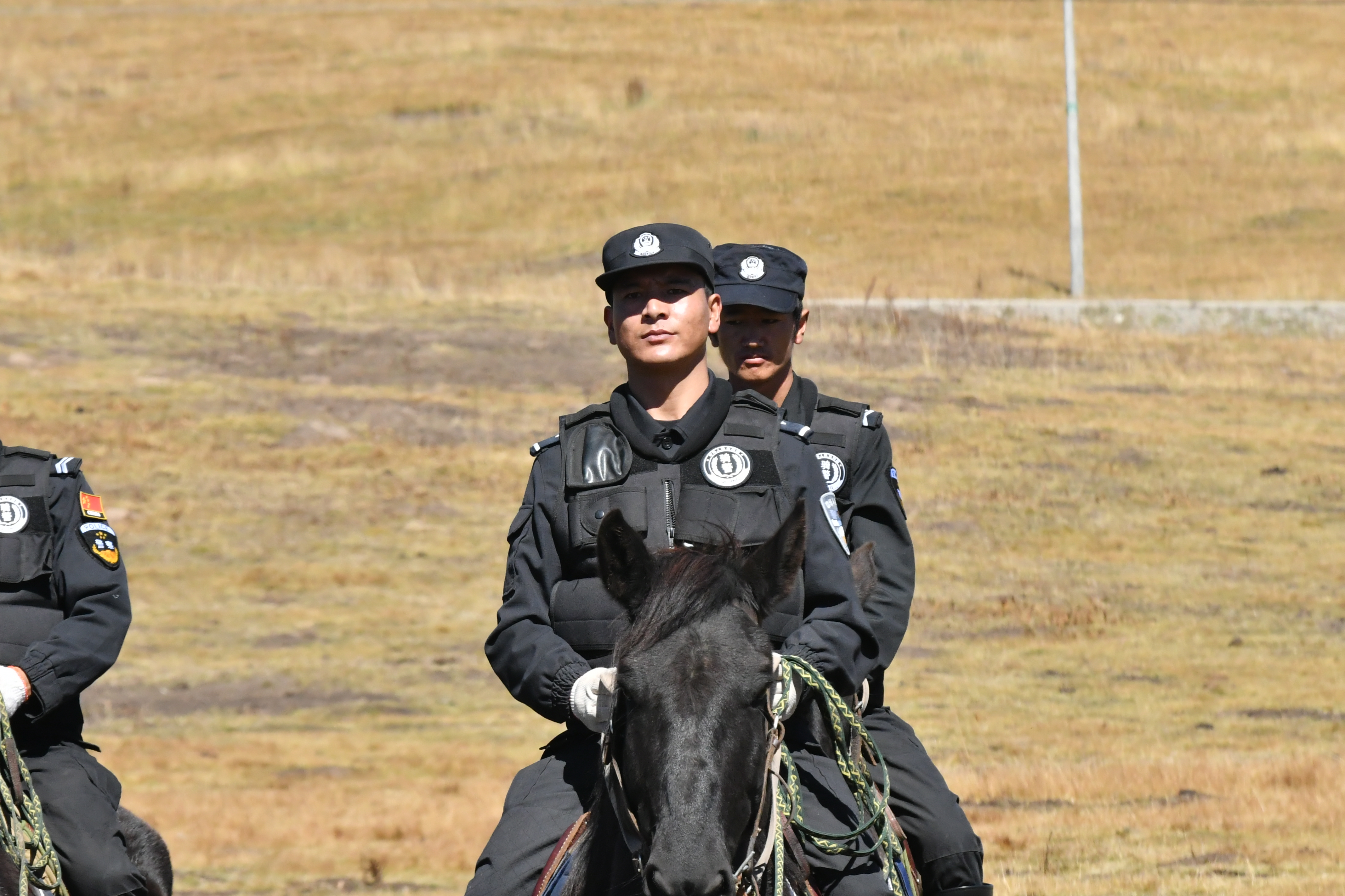 草原牧民的“守护神”——玛曲县公安局草原骑警大队