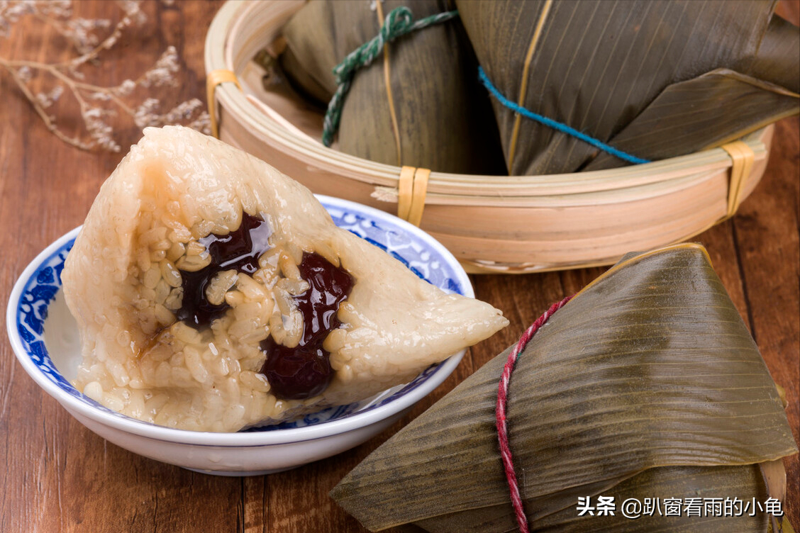 包粽子4步慢动作讲解，棱角分明煮不散，包法窍门全在，一看就会