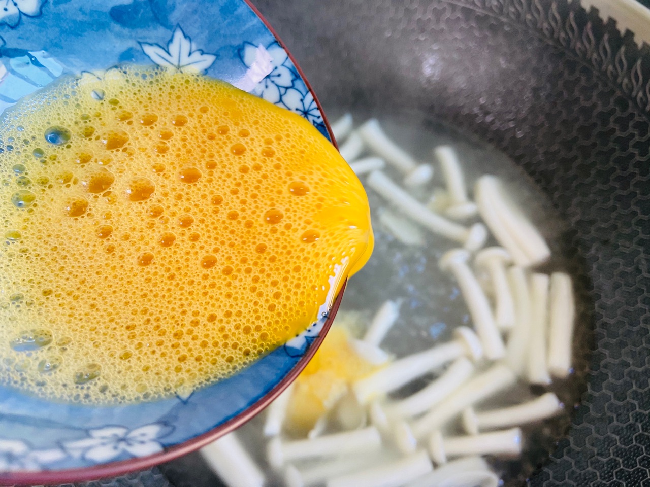 秋天适合喝这汤，6块钱煮一锅，营养好吸收，低脂低卡，别错过了