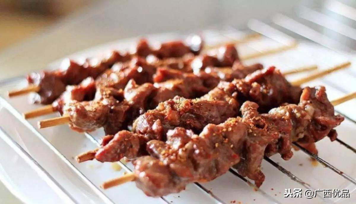 正宗新疆烤羊肉串超详细制作流程，附带腌制香料配比！