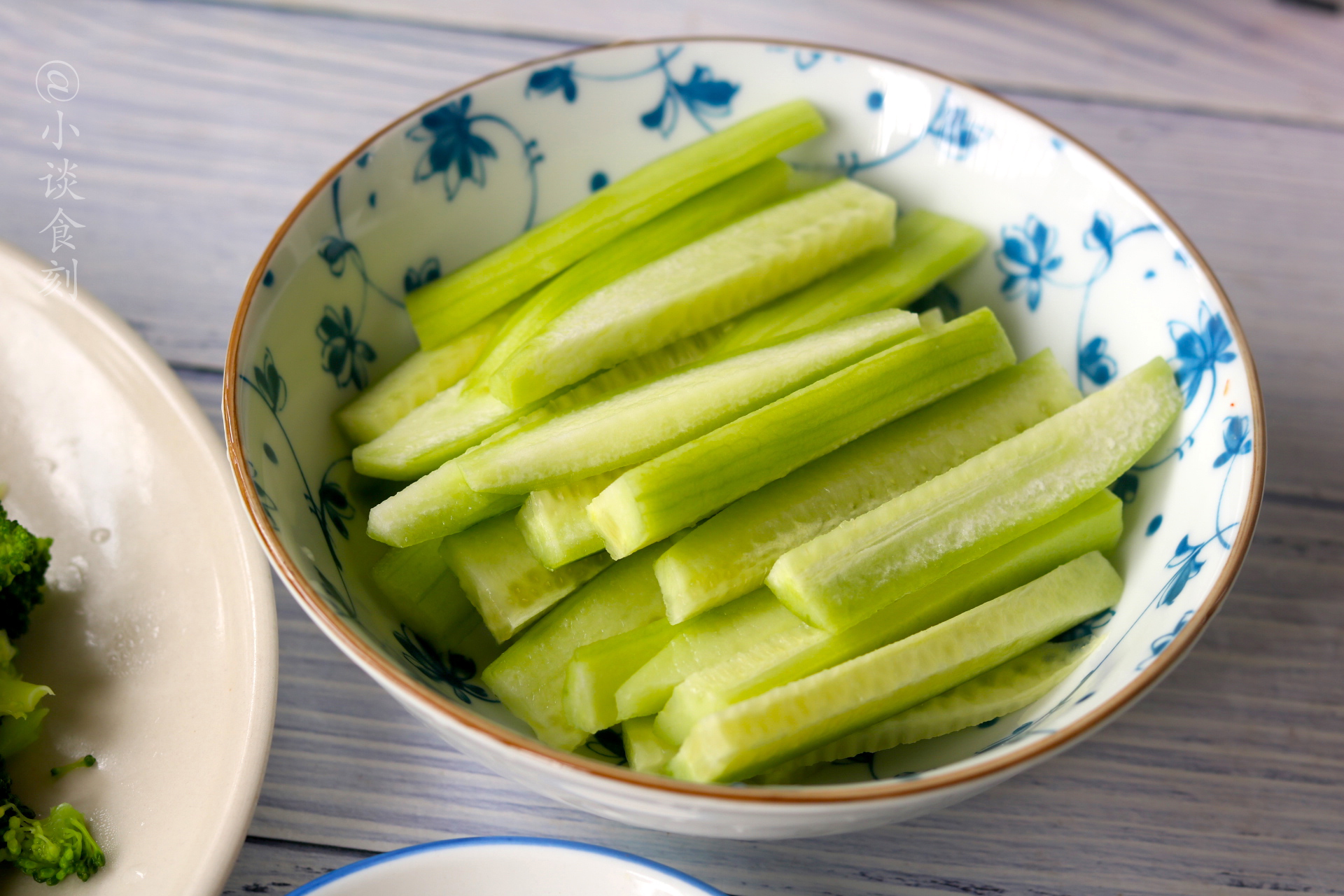 第二个菜,干蘸白条黄瓜