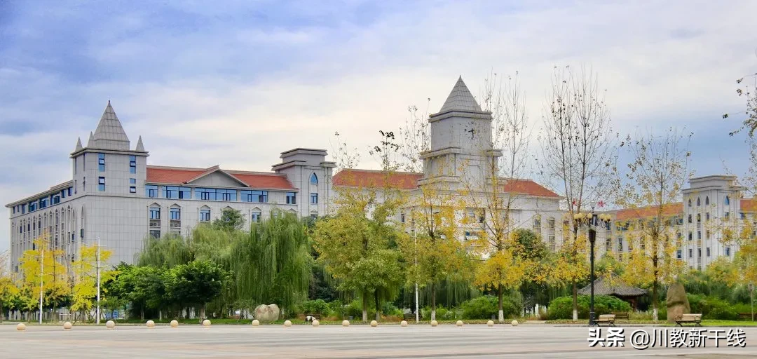 邓忠君：扎根四川大学锦城学院学生农场的“现代农夫”