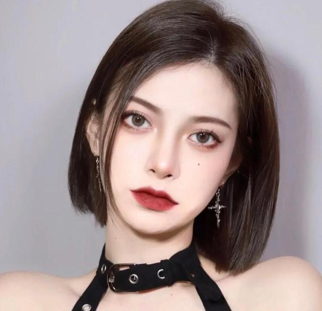 锁骨直发八字刘海不烫的八字刘海锁骨发