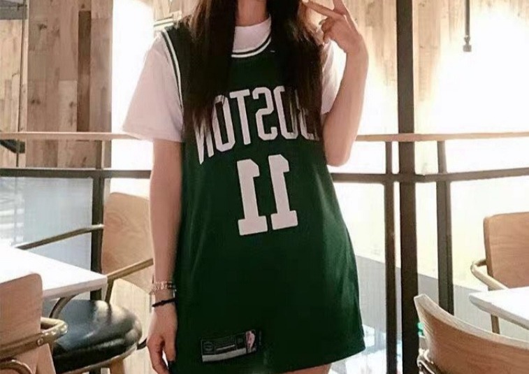 为什么现在的女生穿nba球衣(女生穿起球衣来为什么这么美？)