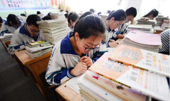 1977年高考试题流出，你能考几分？看到语文试卷后：真羡慕理科生