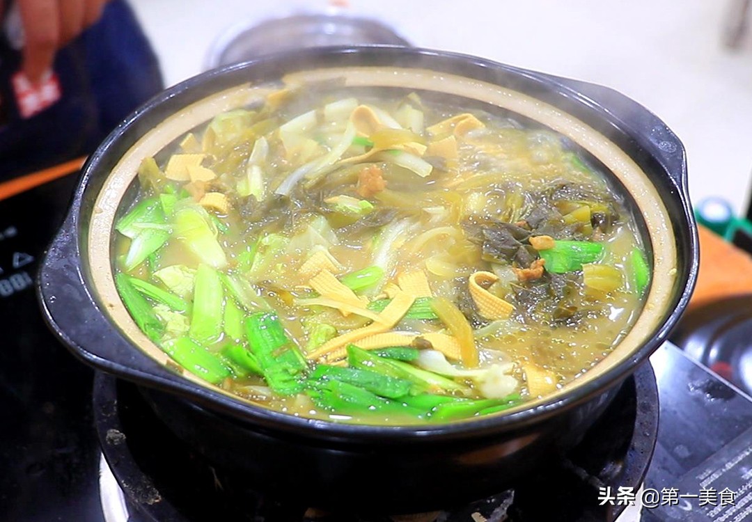 图片[6]-【酸菜炖锅】做法步骤图 酸爽开胃 真暖和-起舞食谱网