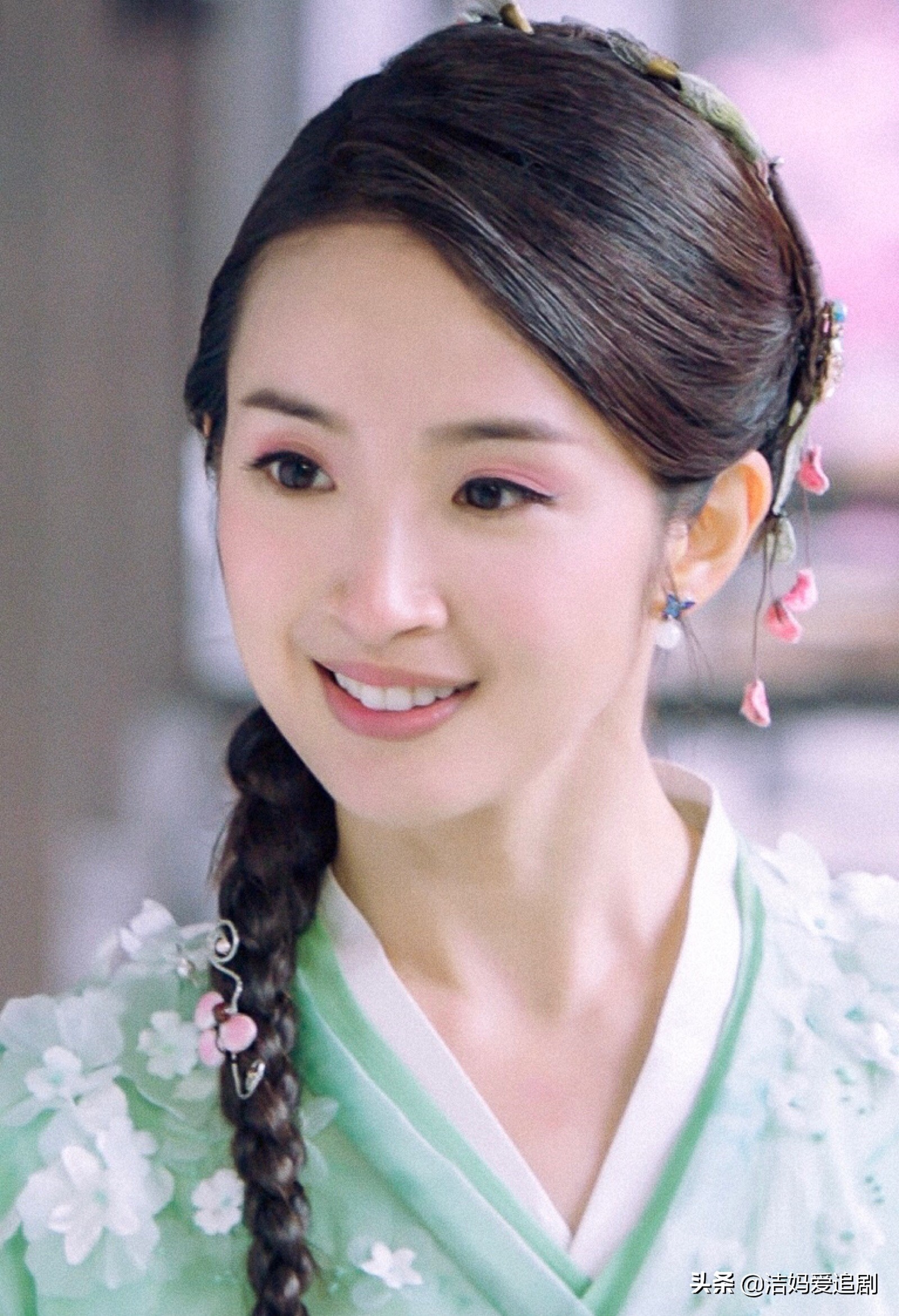 麻花辫发型的24位古装美女,杨紫呆萌,热巴俏皮,最美花落谁家?