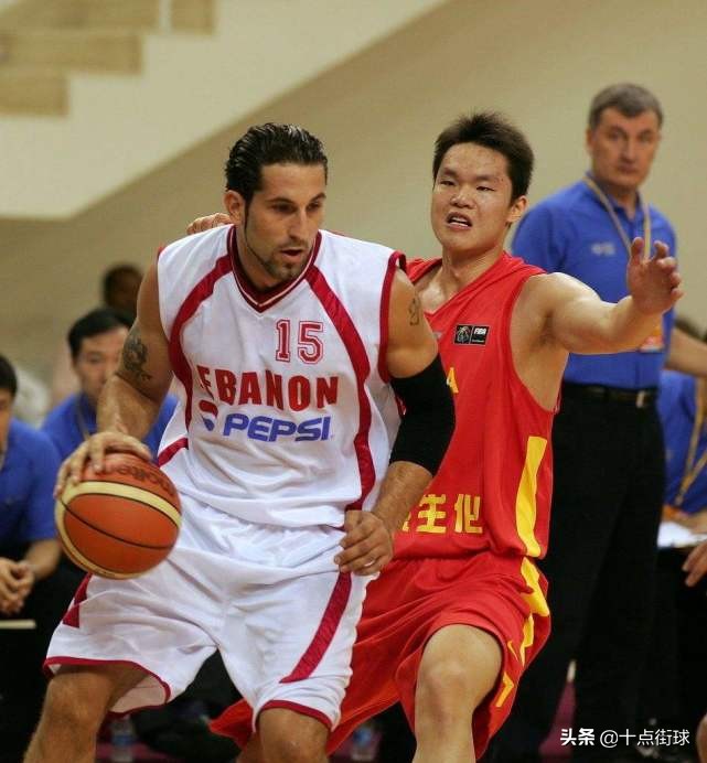 朱芳雨为什么不参加nba邀请(当年朱芳雨身体素质是男篮顶级，为何两次拒绝NBA球队的招募？)