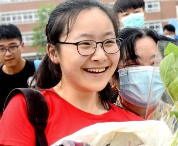 新高考选科有新调整，物理化学政治可能成新坑，学生越学越后悔