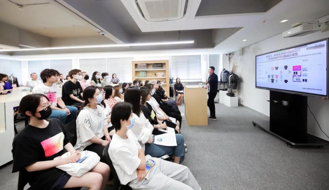 阿里这个团队和00后搞的“秘密试验”，成了这个品牌卖爆的关键