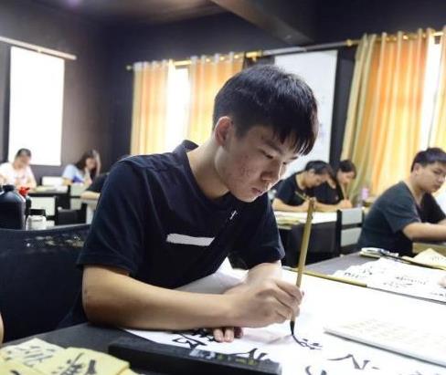 高考字体哪家强？网红字体无一上榜，衡水体凭干净工整独领风骚