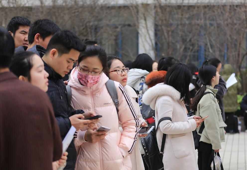 哪些大学专业，考公务员会更有优势？以2022年公考岗位来分析