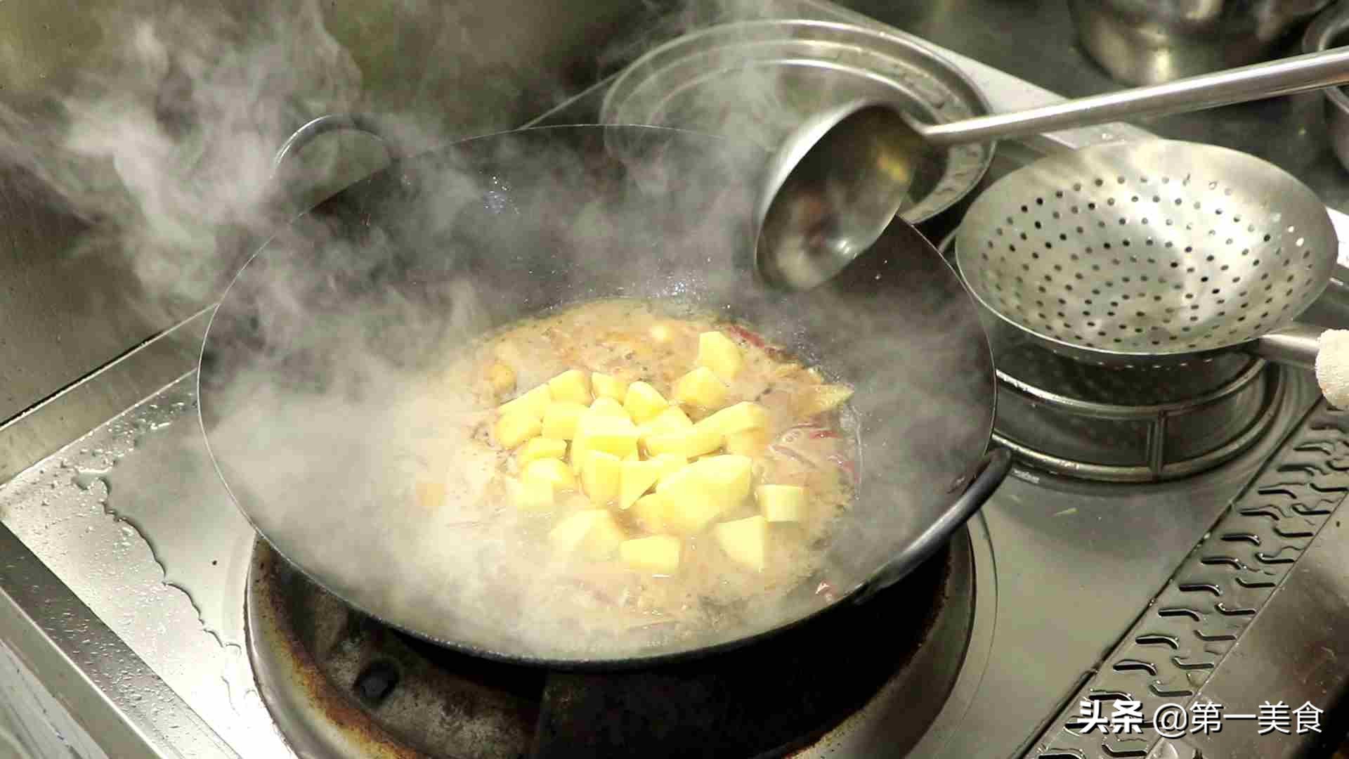 土豆烧鸡块家常做法（土豆烧鸡块做法地道肉嫩土豆香）