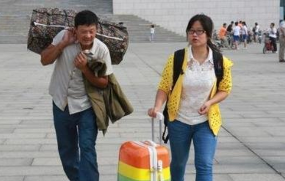 武汉一高校现“天价学费”，学生望“费”生畏，家长直呼承受不起