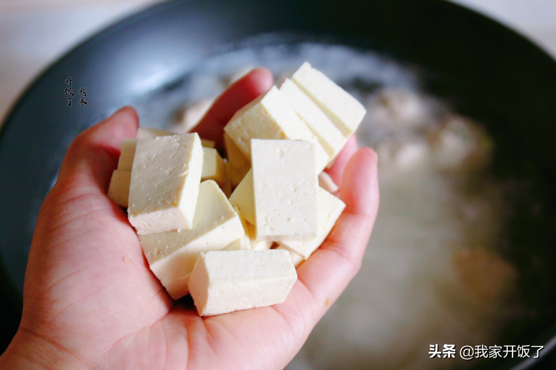 生汆肉丸这样做，3斤猪肉不够吃，肉嫩又劲道，不腥不柴有诀窍