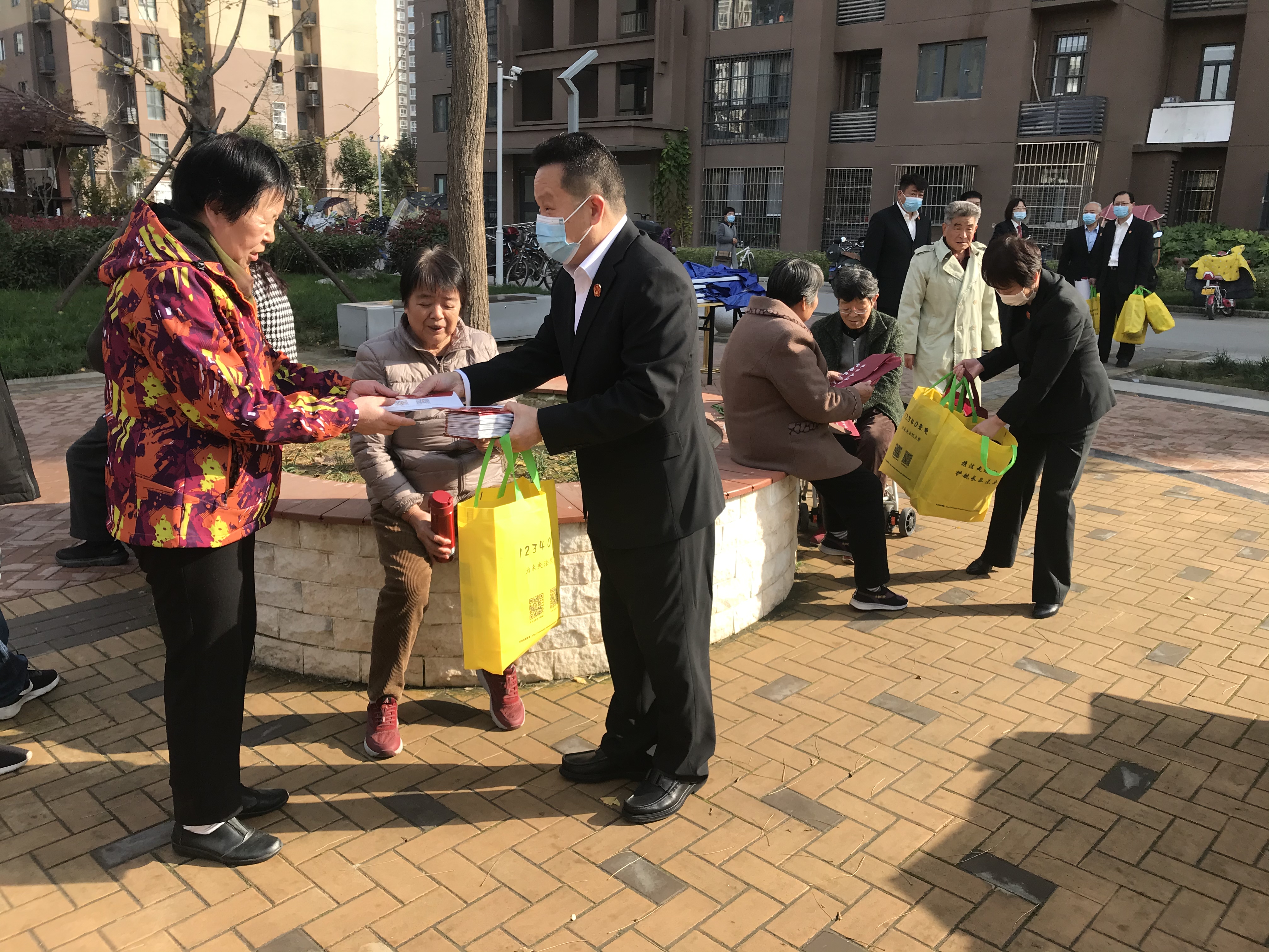 西安未央法院：携法走进社区 护航长乐未央