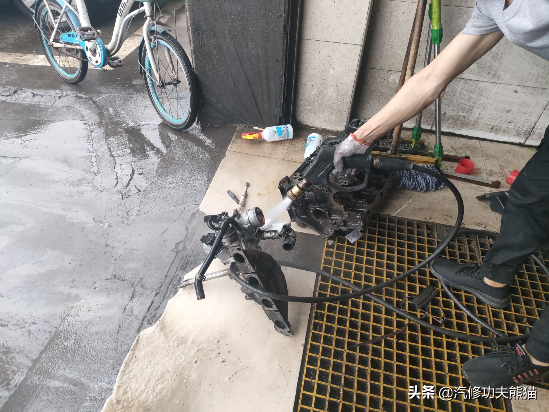 苏州车友十二年车龄奥迪A6L2.0T烧机油，对车有感情彻底整修翻新