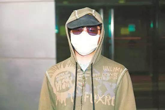 13年前，那个泄露陈冠希亲密照的电脑维修员，现在过得怎样了？