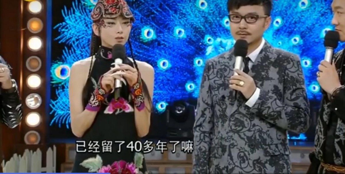 “孔雀公主”楊麗萍：63歲無兒無女，30年不吃米飯，指甲已留40年