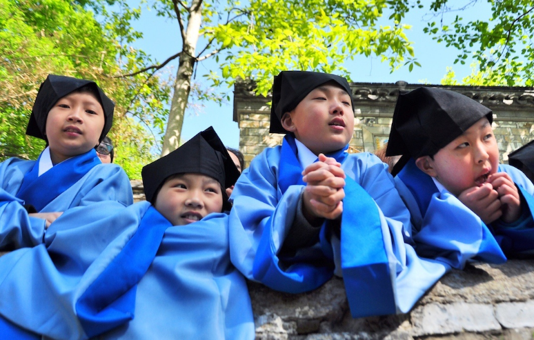 “文言文”请假条火遍校园，老师看完赞不绝口，网友：都是人才