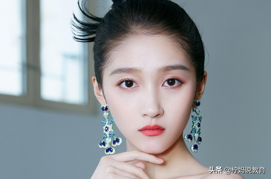 杨幂583分，关晓彤552分，还有人681分，明星高考成绩你知道多少