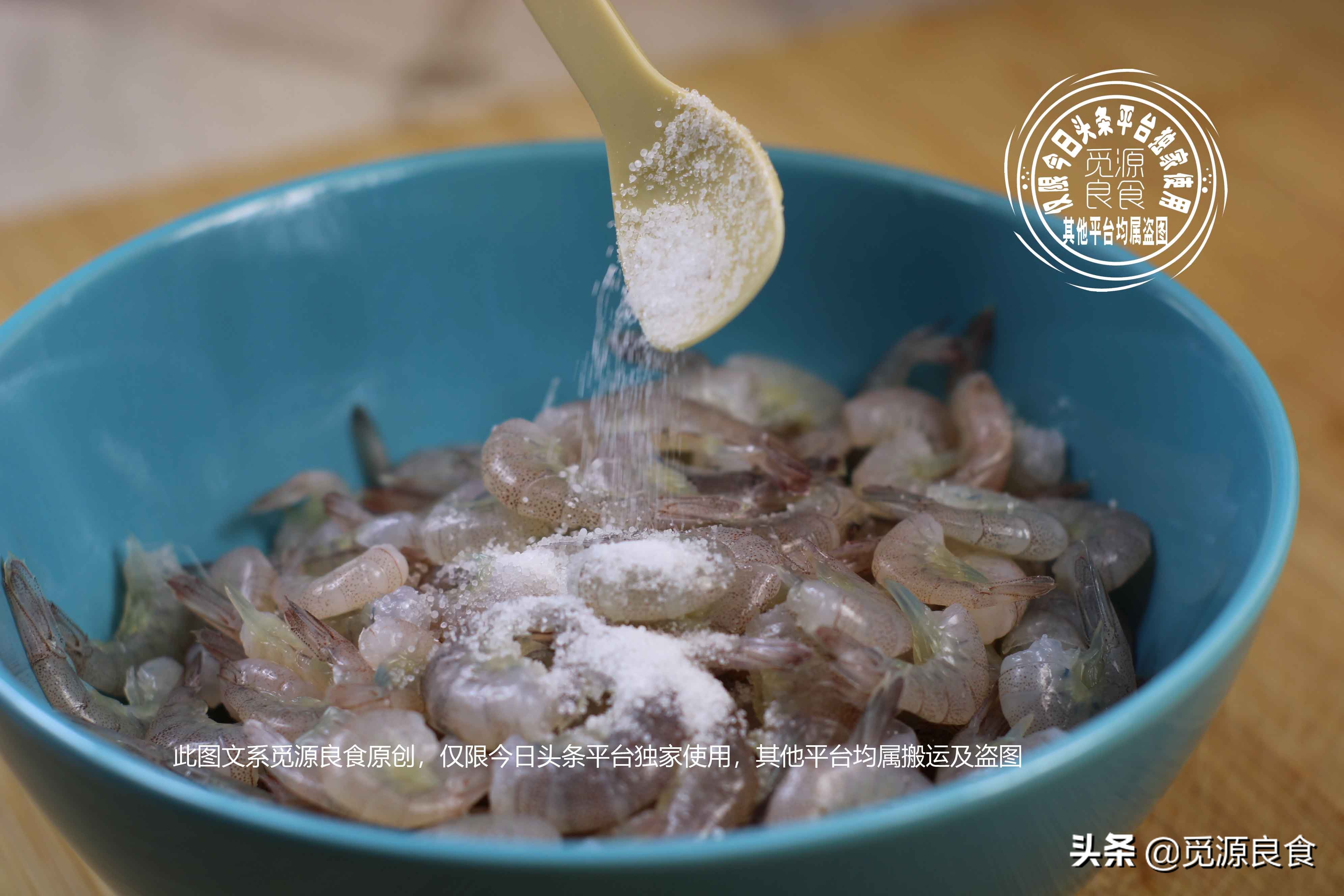 干炸小河虾酥脆不粘连是有窍门的，多加这一步，口感香酥味鲜美