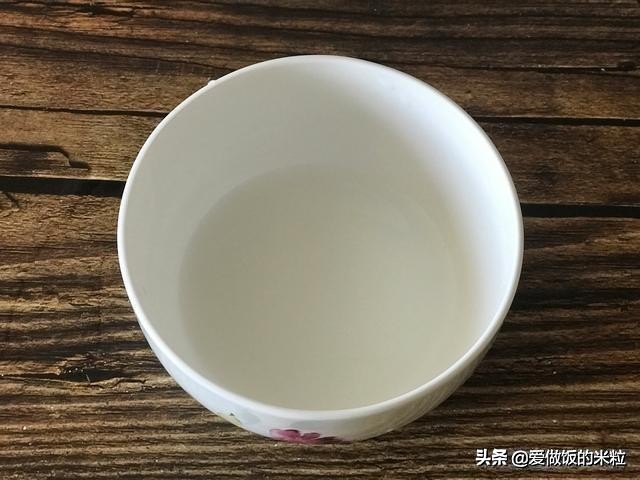 素炒藕片的做法（家常素菜清炒藕片口感很脆微辣微甜）