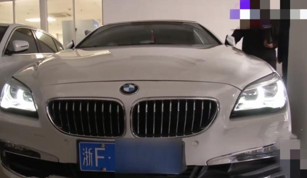 百万宝马在4S店被技师撞坏，车主索赔5万被拒，车主：二手折损