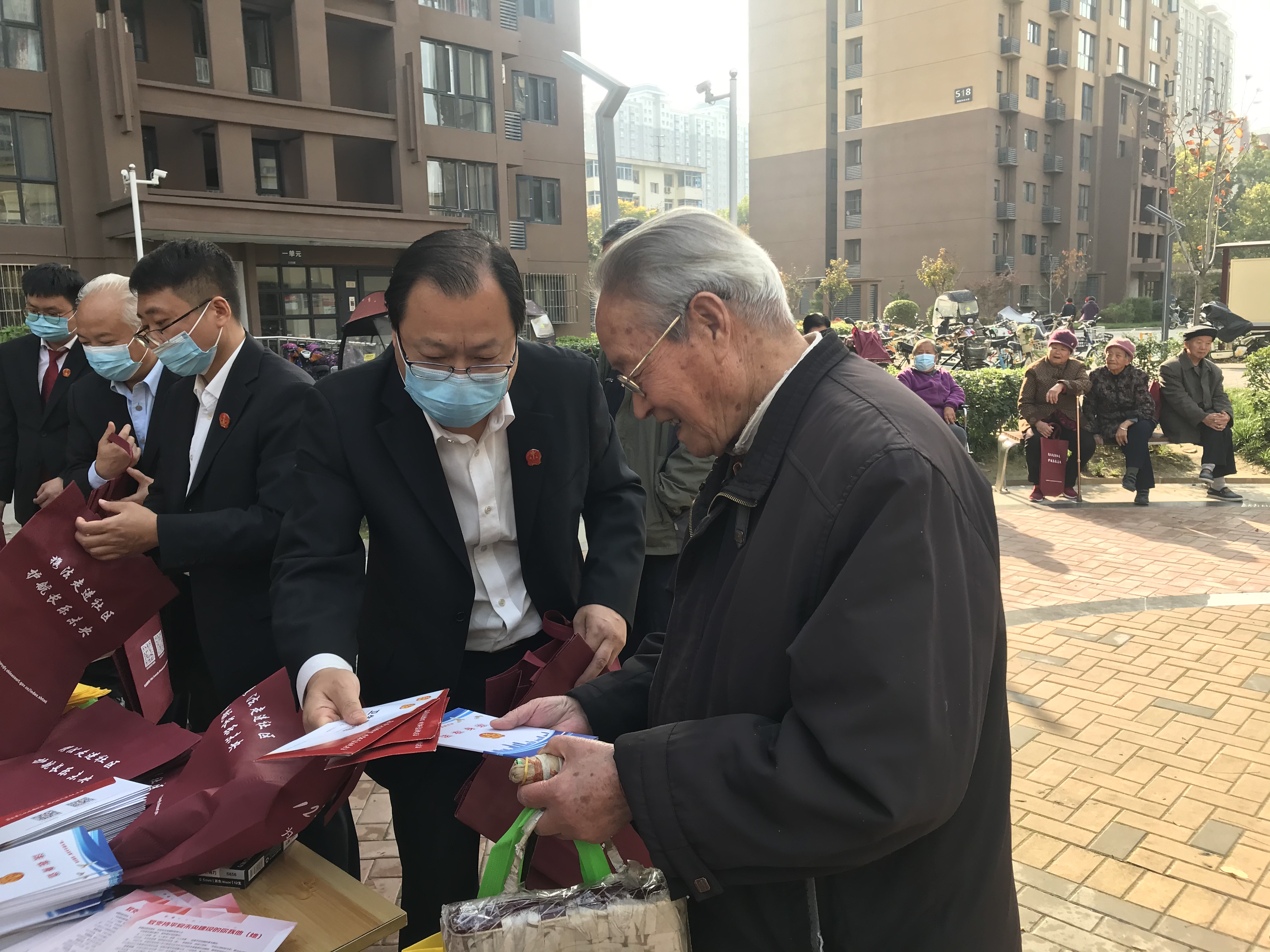 西安未央法院：携法走进社区 护航长乐未央