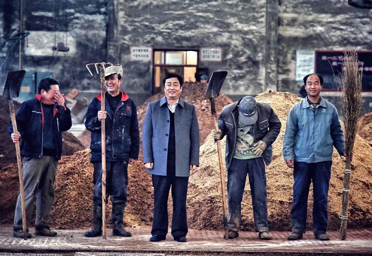 从儿时为父打酒到国家级大师，他创新多项技术，打造高端白酒精品