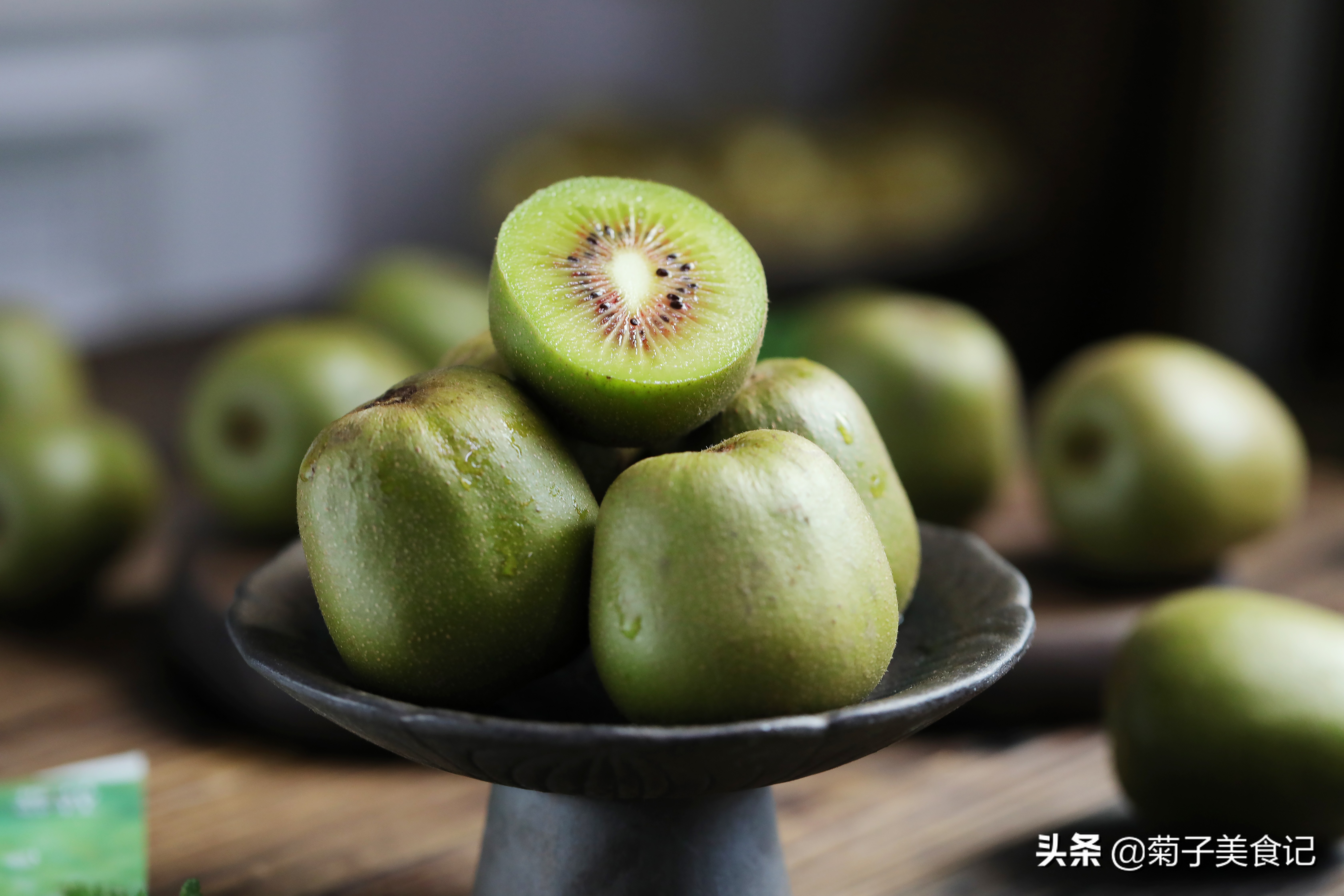 中秋吃什么水果好？红心猕猴桃给你答案，维C含量高，营养又健康