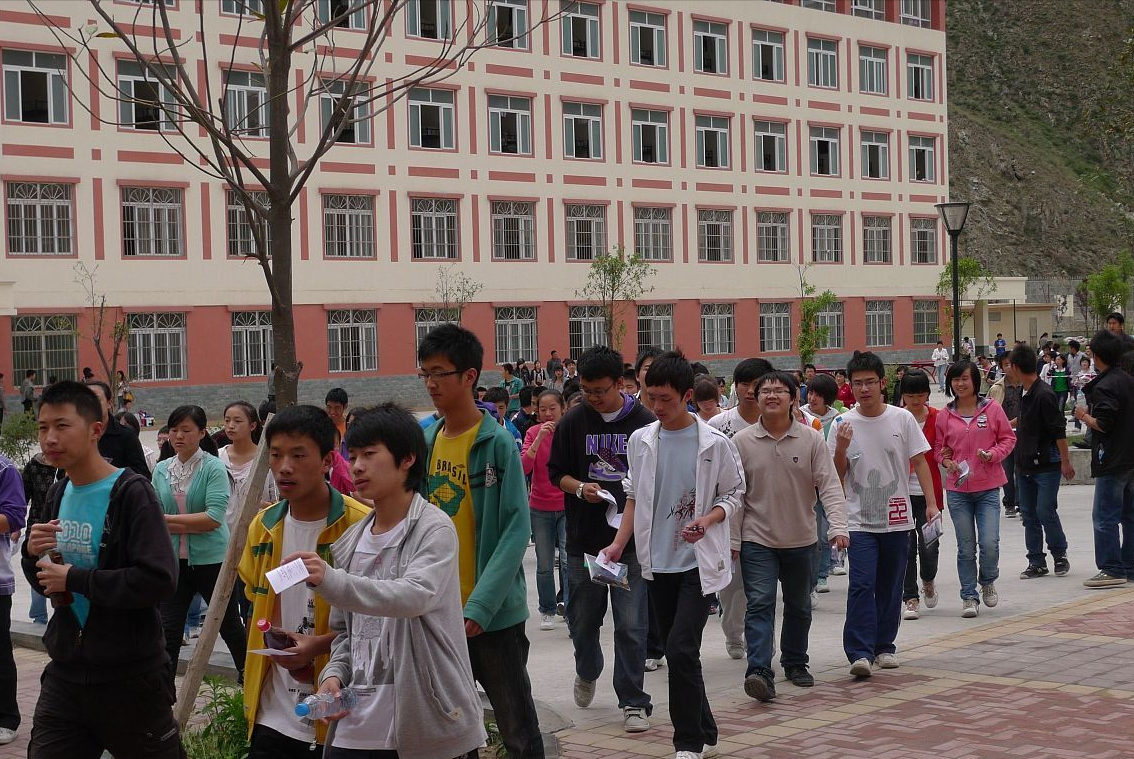 高考期间，饮食很重要，在外就餐牢记“4看3不吃”，以免吃坏肚子