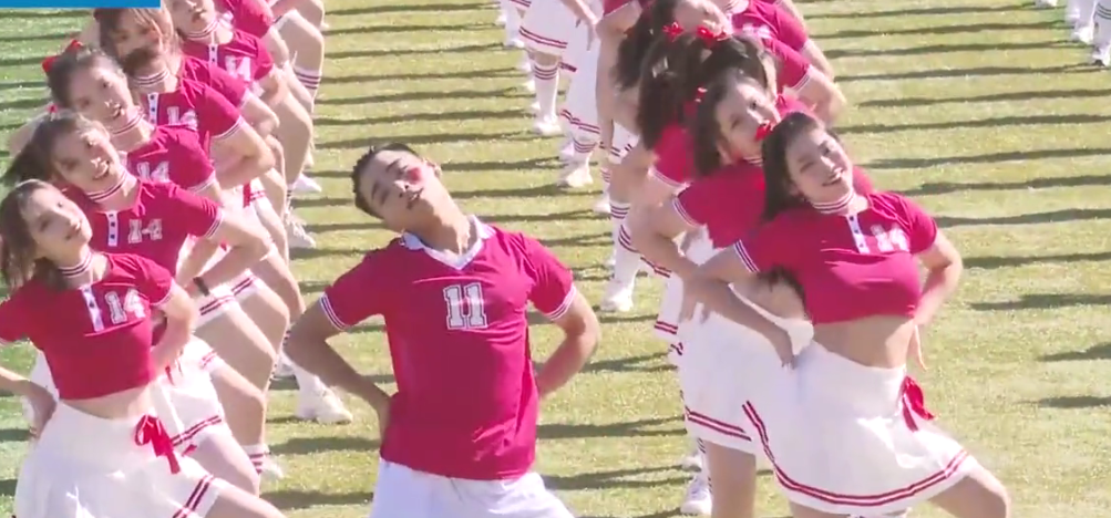 闽江学院运动会有多燃，学生齐跳“YesOK”，网友：C位男生太妖娆