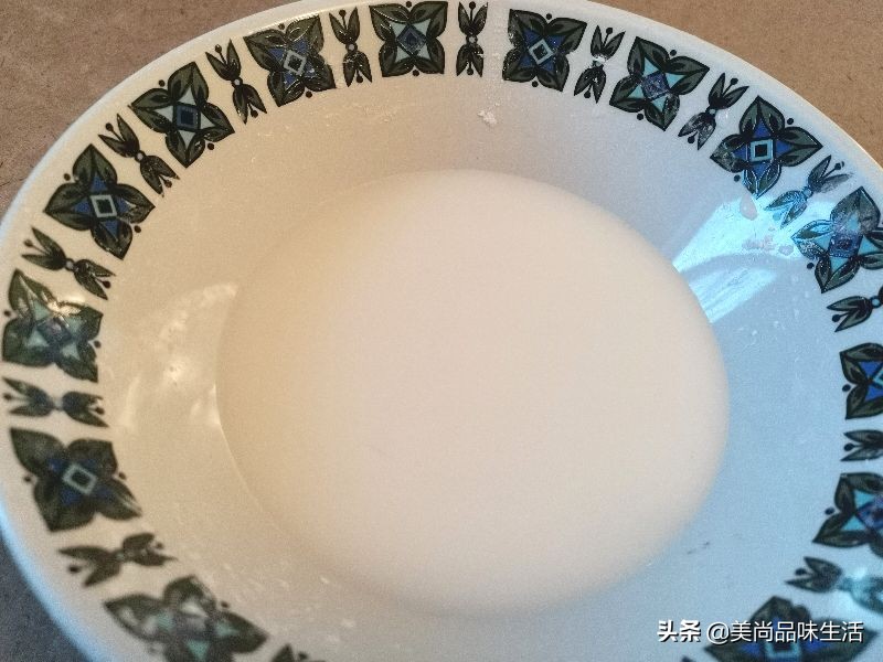 炸过食物的油变黑有异味怎么办？只需一物，就可以让油瞬间变清